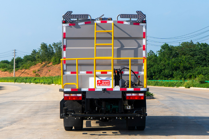 东风小多利卡水泥净浆洒布车