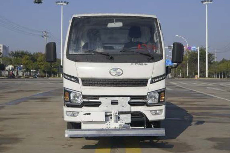 跃进纯电小型路面清洗车