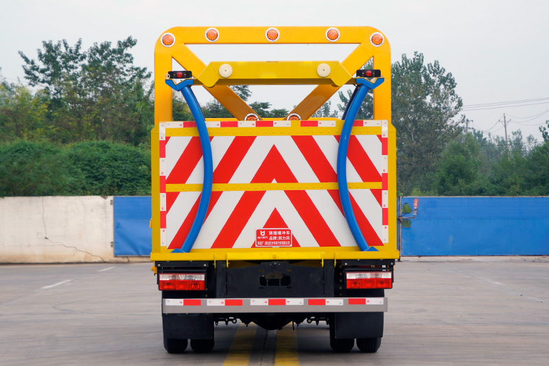 东风小多利卡防撞车